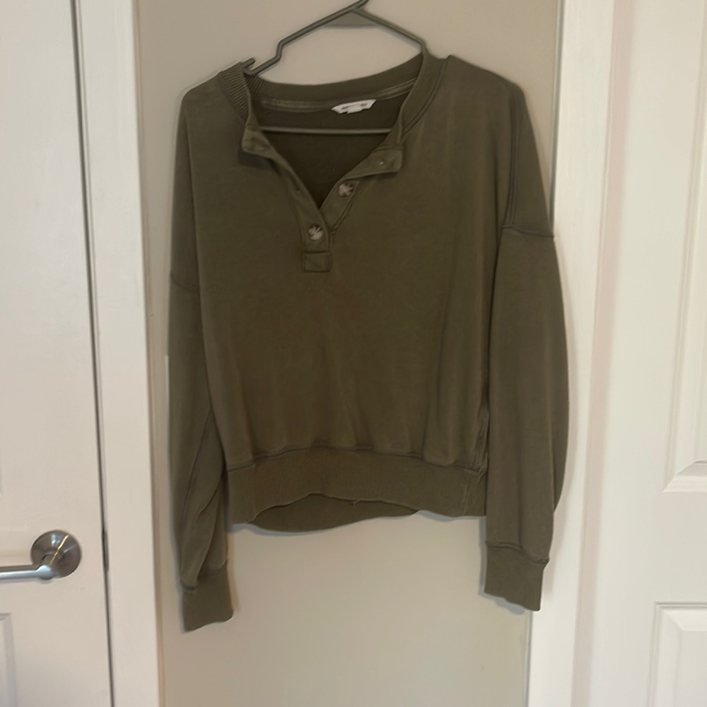 Lightly used American Eagle 3-Button shirt